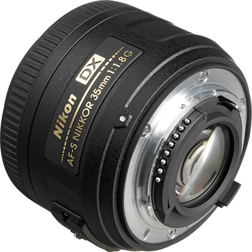 Nikon AF-S DX NIKKOR 35mm f/1.8G Lens with Filter Kit and Lens